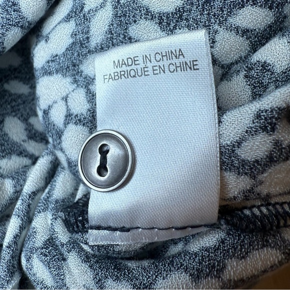 Saltwater Luxe Women’s Crop Keyhole Front Blouse Indigo and White Size Small - Picture 13 of 13